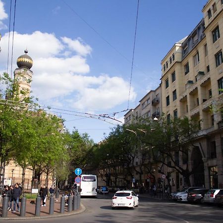 Luxury Downtown 3 Bedroom Apartment By Synagoge With Beautiful View Budapest Luaran gambar