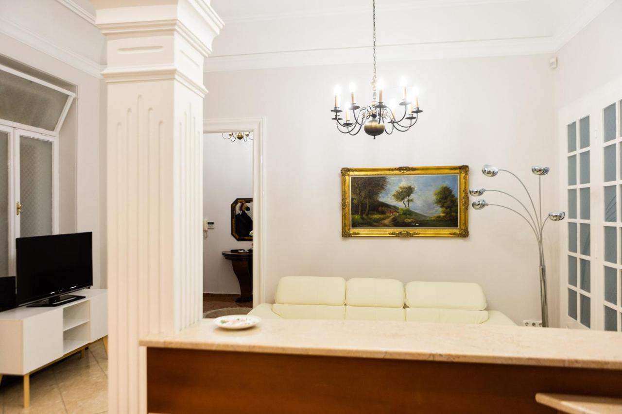 Luxury Downtown 3 Bedroom Apartment By Synagoge With Beautiful View Budapest Luaran gambar