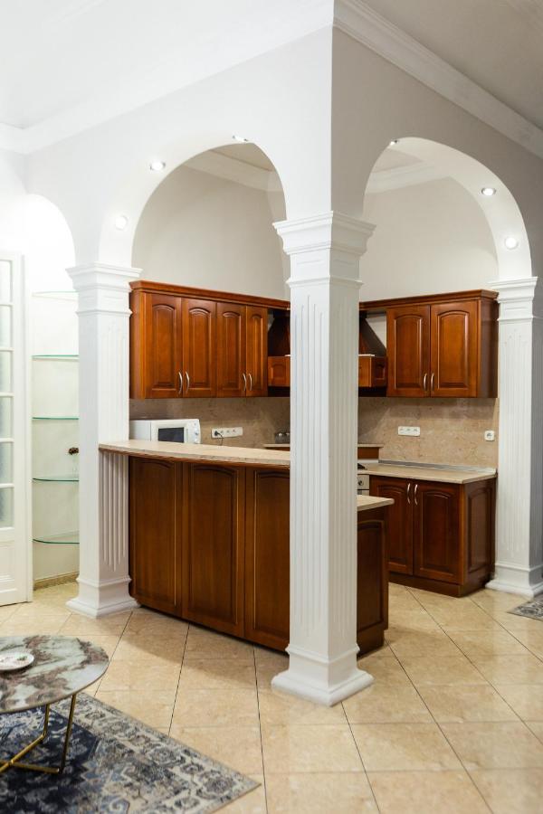 Luxury Downtown 3 Bedroom Apartment By Synagoge With Beautiful View Budapest Luaran gambar