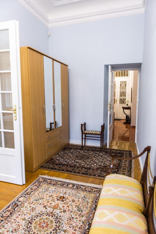 Luxury Downtown 3 Bedroom Apartment By Synagoge With Beautiful View Budapest Luaran gambar