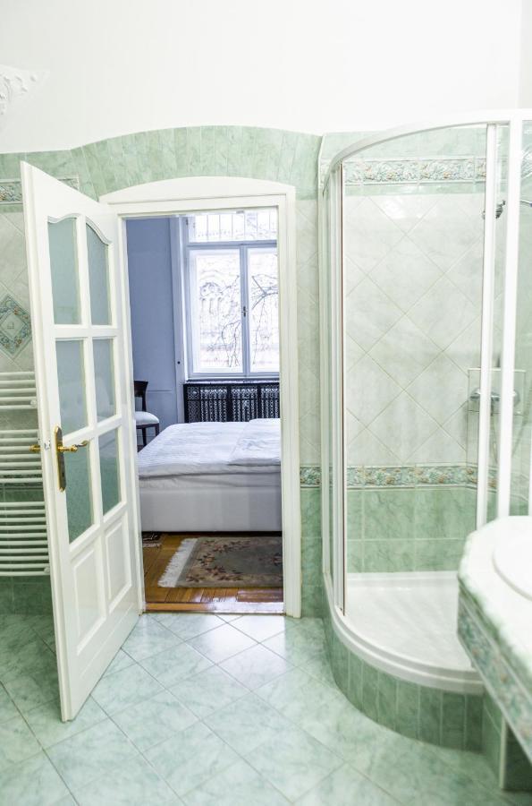 Luxury Downtown 3 Bedroom Apartment By Synagoge With Beautiful View Budapest Luaran gambar