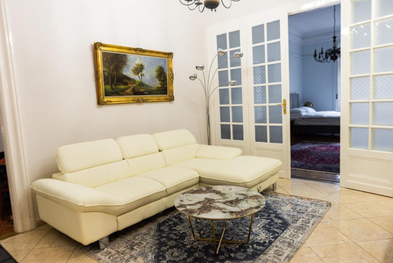 Luxury Downtown 3 Bedroom Apartment By Synagoge With Beautiful View Budapest Luaran gambar