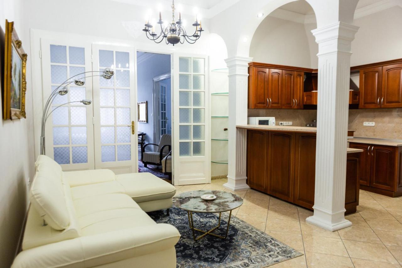 Luxury Downtown 3 Bedroom Apartment By Synagoge With Beautiful View Budapest Luaran gambar