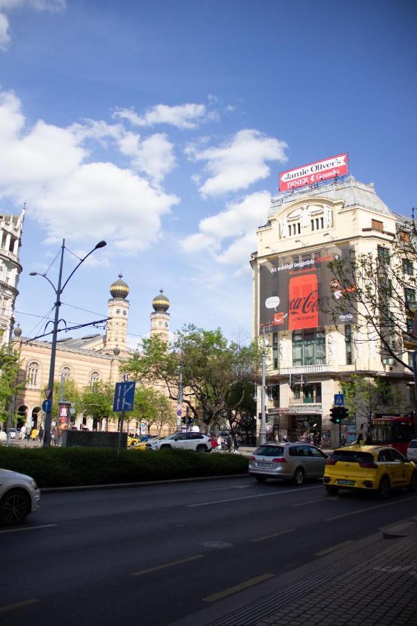 Luxury Downtown 3 Bedroom Apartment By Synagoge With Beautiful View Budapest Luaran gambar